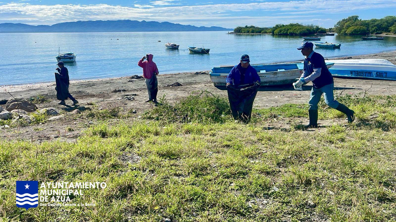 Operativo de Limpieza en Playa Tortuguero