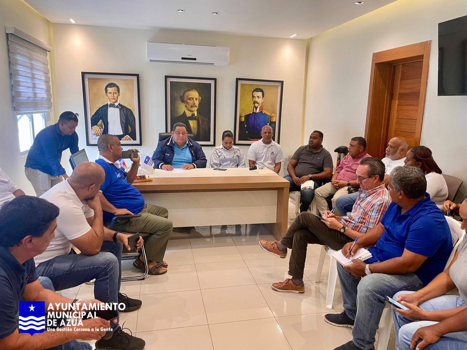 Ayuntamiento de Azua coordina acciones con dirigentes deportivos para fortalecer participación en Juegos Nacionales y eventos provinciales