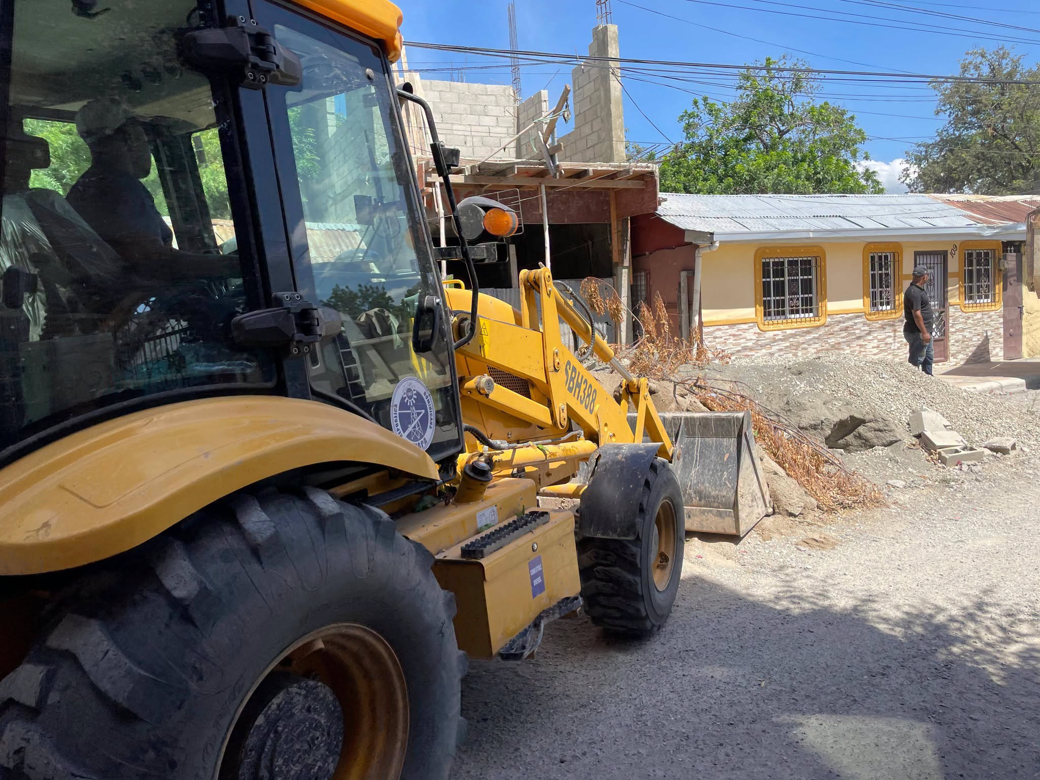 Ayuntamiento de Azua fortalece operativos de recuperación de espacios públicos en distintos sectores del municipio