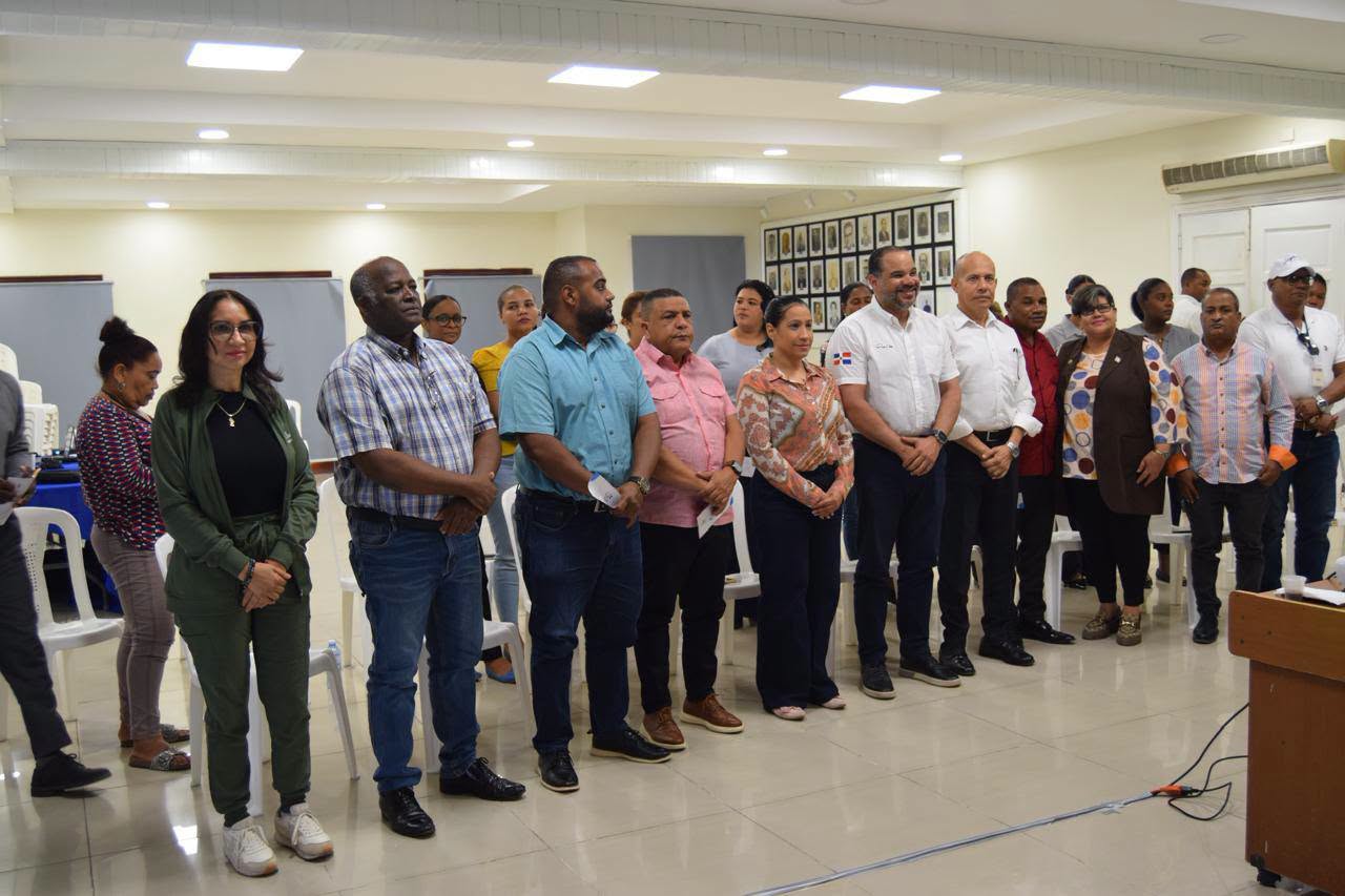 AYUNTAMIENTO MUNICIPAL DE AZUA ACOGE JORNADA «REDES DE ARTICULACIÓN TERRITORIAL» ORGANIZADA POR EL DEFENSOR DEL PUEBLO
