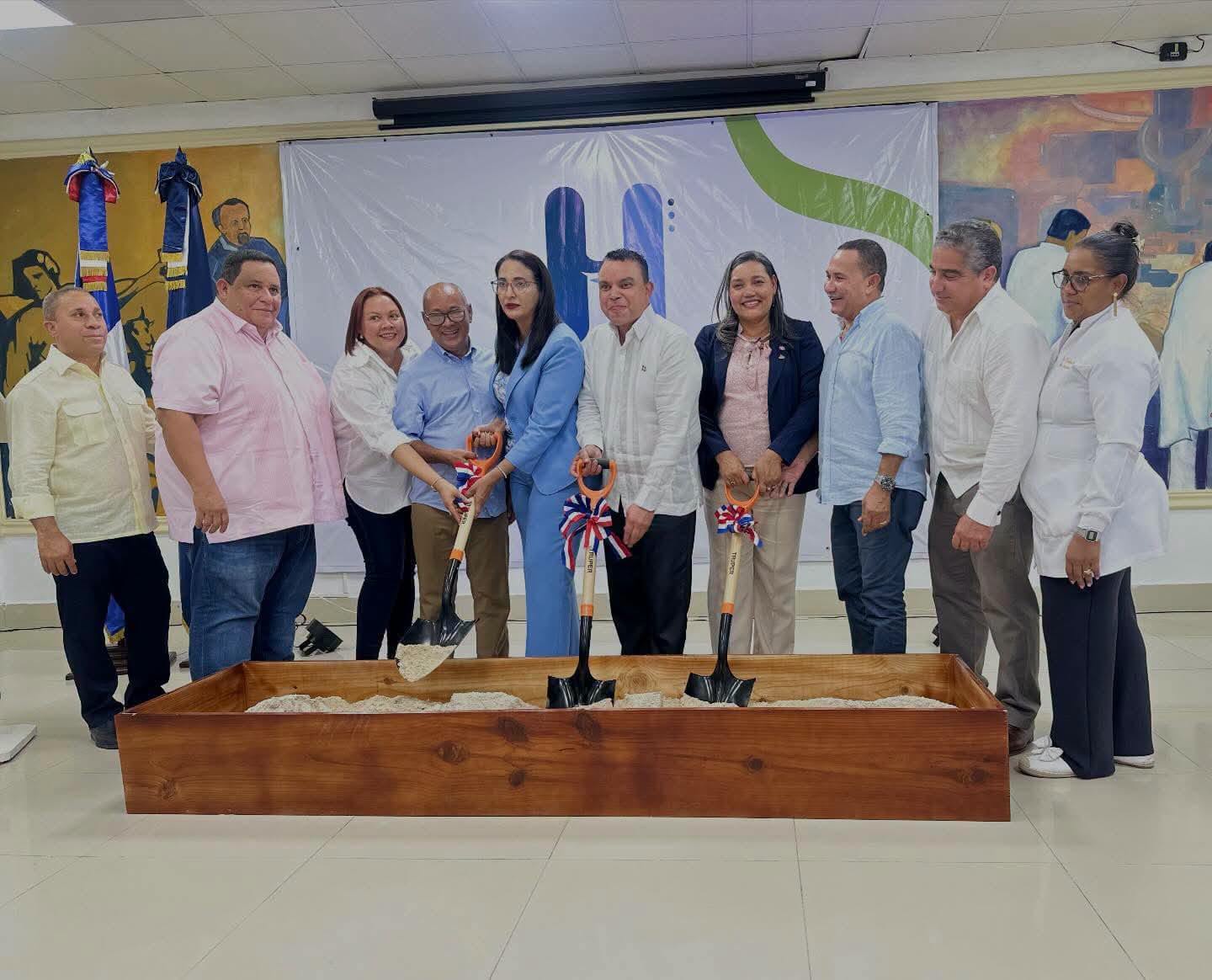 ALCALDE RAFAEL HIDALGO PARTICIPA EN EL PRIMER PALAZO PARA EL REMOZAMIENTO DEL HOSPITAL REGIONAL TAIWÁN 19 DE MARZO